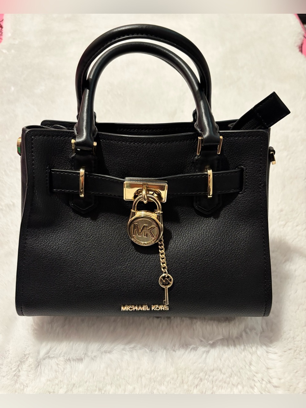 Michael Kors Hamilton Small
Leather Satchel Crossbody Black
Gold